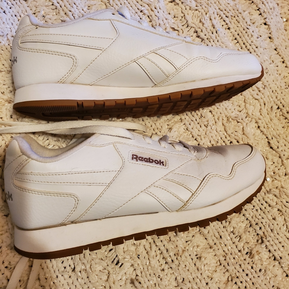 Womens Reebok white shoes 8